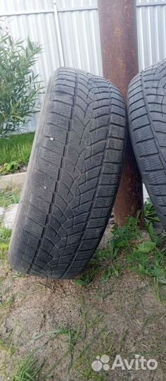 Goodyear UltraGrip 215/60 R17