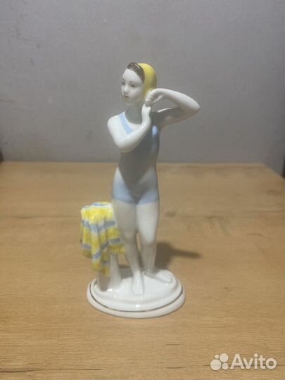 Статуэтка фарфор