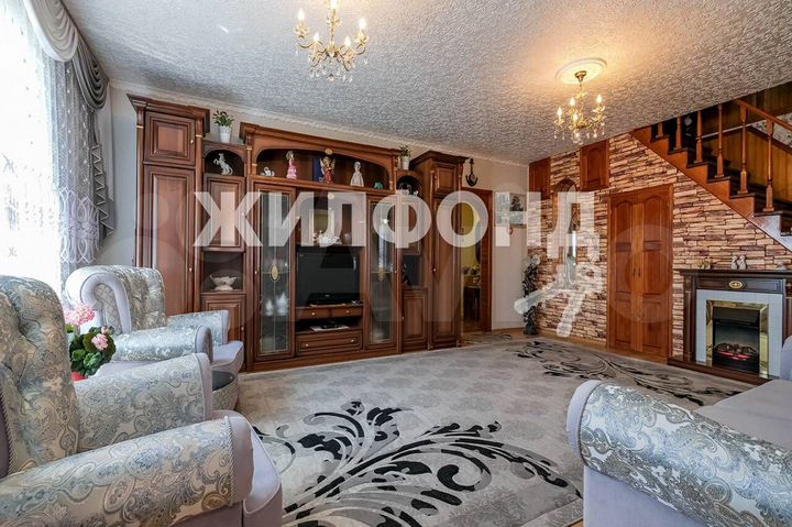 Коттедж 176,1 м² на участке 21,7 сот.