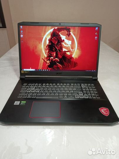 Acer nitro 17.3 Core i7 + GTX 1660 Ti + 16 GB