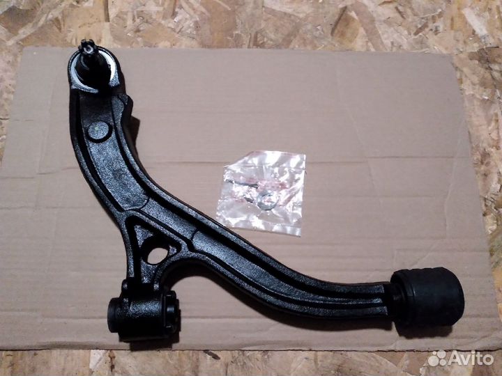 Рычаг передний нижний правый Caravan Voyager