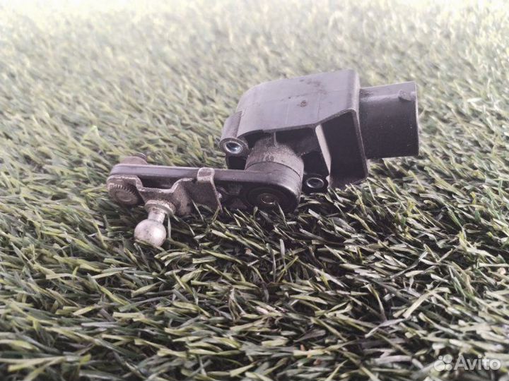 Датчик высоты дорожного просвета Mercedes-Benz