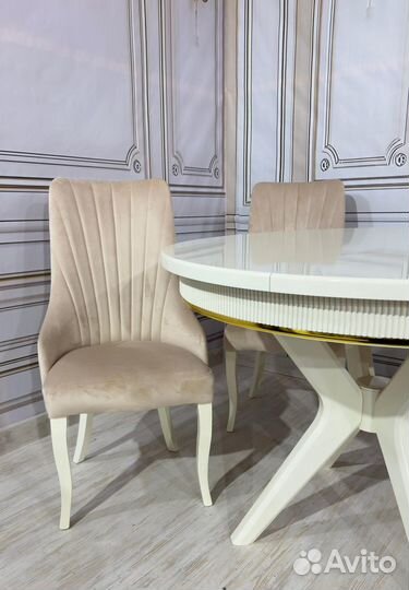 Стол и стулья