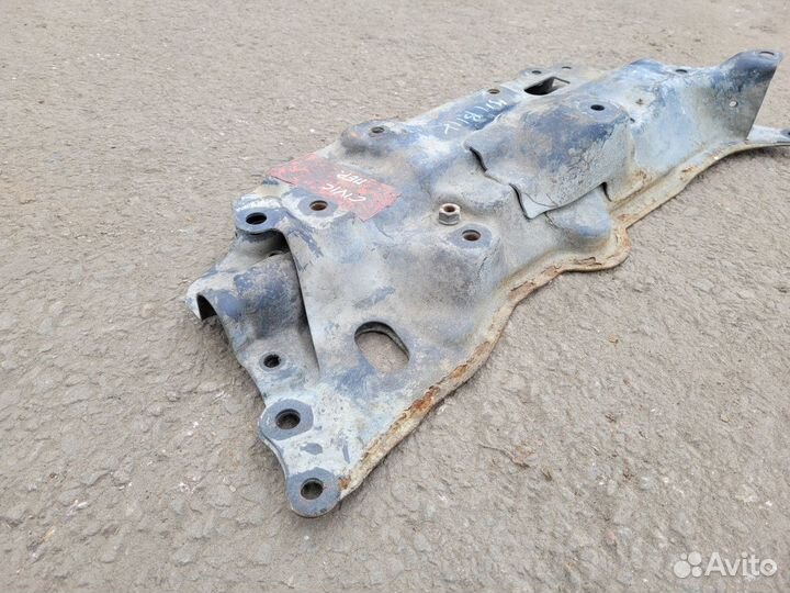 Подрамник передний на Honda Civic 8 5D