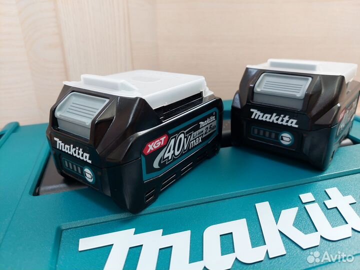 Поштучно: Makita DC40RA и BL4025 XGT