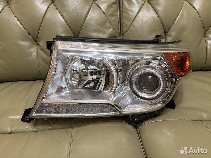 Фара Toyota Land Cruiser 200