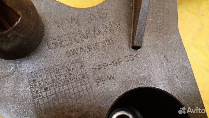 Крепление акб (корпус, крышка, подставка) Octavia