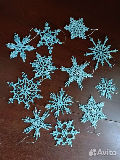 Набор голубых мерцающих снежинок