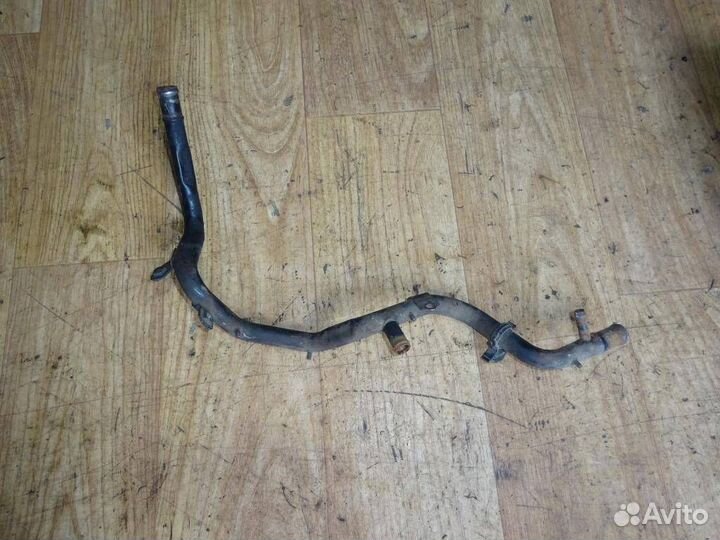 Трубка системы охлаждения Volkswagen Passat B3