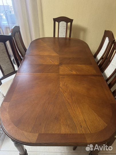 Кухонный стол и стулья