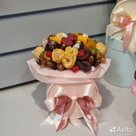 Букеты из орехов и сухофруктов