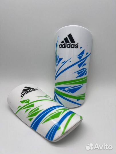 Щитки футбольные