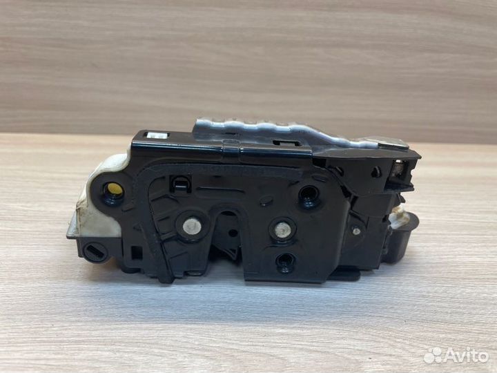 Замок двери задний правый Volkswagen Polo