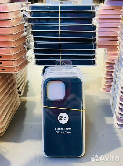 Чехол на iPhone 13