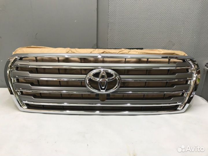 Решетка радиатора Toyota Land Cruiser 200