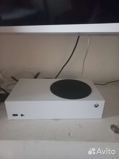 Xbox series s 2 геймпада + зарядка для них