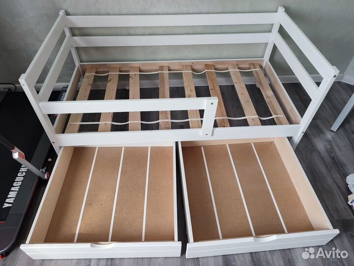 Детская кровать из массива березы с матрасом