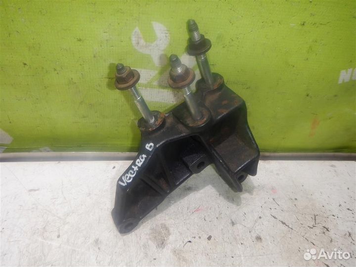 Кронштейн двигателя правый Опель Вектра Б