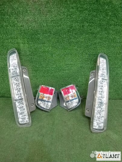 Фонарь задний toyota isis