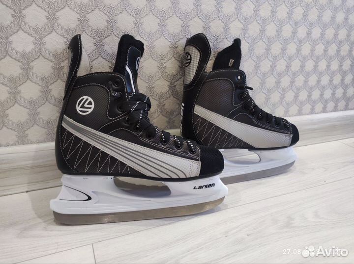 Коньки хоккейные Larsen