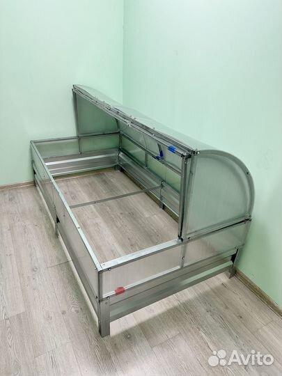 Парник Хлебница с грядкой