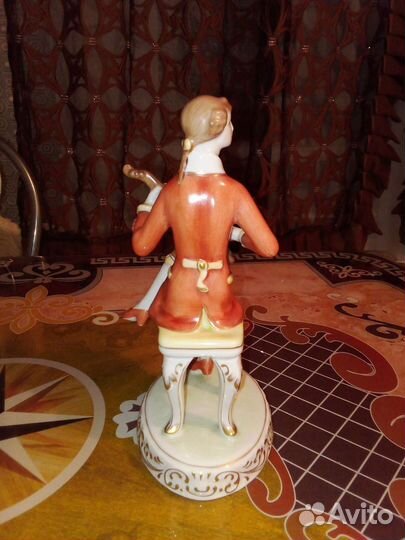 Фарфоровые статуэтки