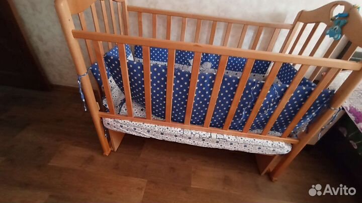 Детская кровать с продольным маятником