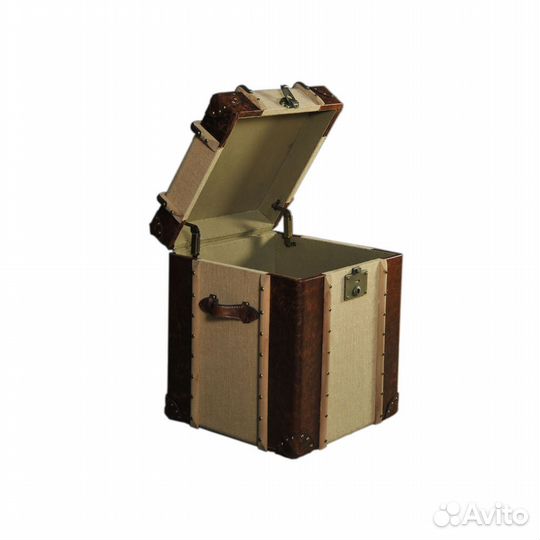 Сундук с кожаной отделкой