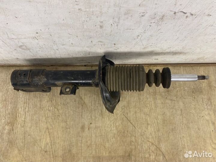 Амортизатор передний правый Mitsubishi Outlander