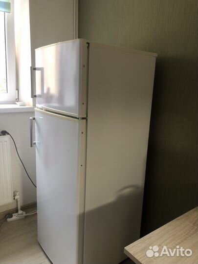 Холодильник бу небольшой