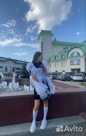 Белый школьный фартук на выпускной