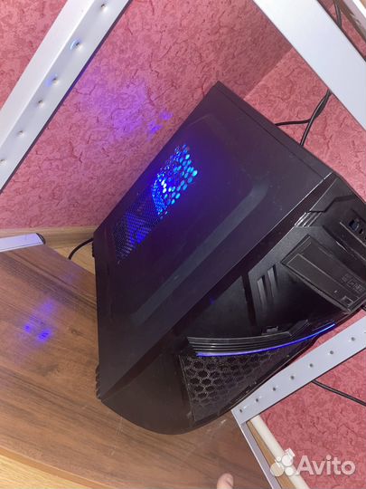 Игровой компьютер с монитором