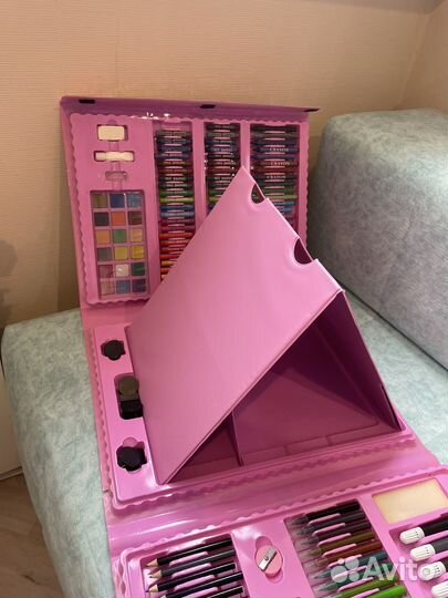 Художественный набор карандаши, краски