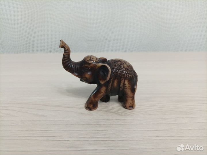 Статуэтка фен-шуй Слон из Тайланда коричневый, беж