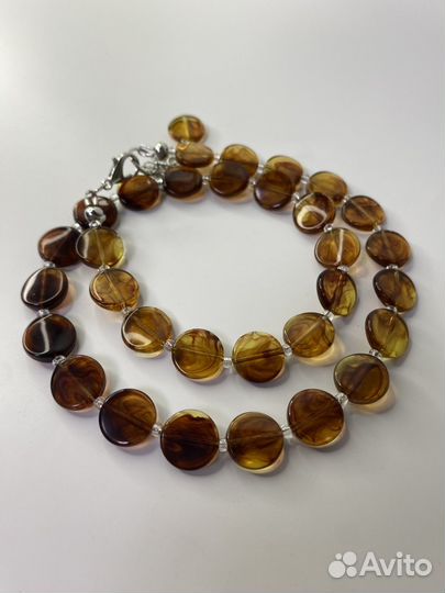Коричневые плоские бусы пластик под янтарь 46 см