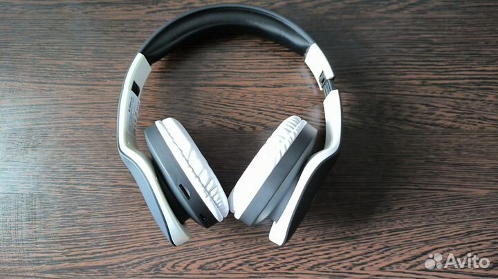 Беспроводные наушники новые