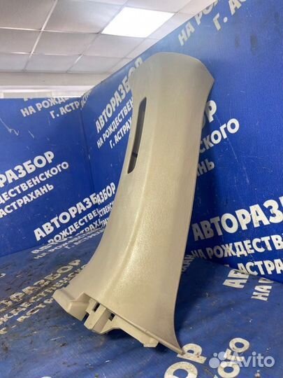 Обшивка задней стойки Mazda Mpv минивен GY-DE 2001