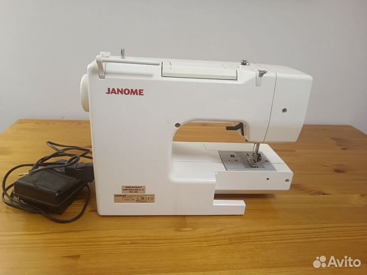 Швейная машинка janome 100