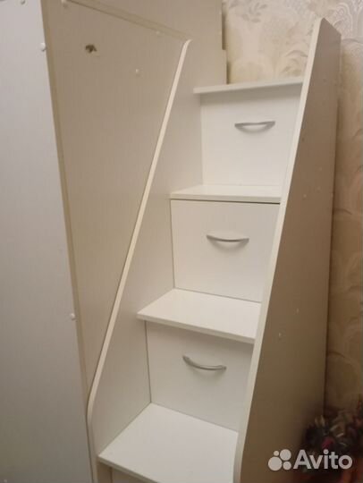 Детская кровать, чердак