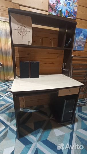 Компьютерный стол