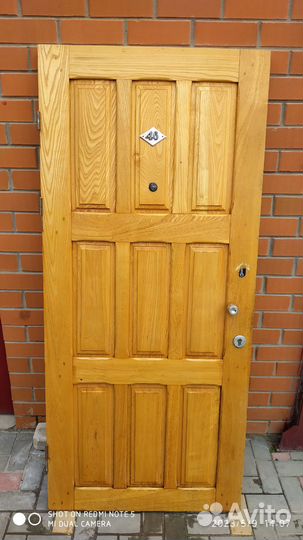 Дверь входная деревянная с коробкой