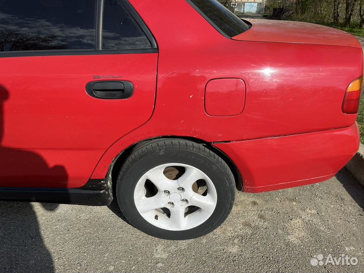 Mitsubishi Carisma 1.6 МТ, 1997, битый, 394 000 км