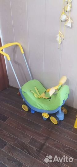 Машинка каталка толокар с ручкой