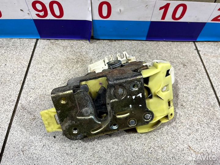 Замок двери передней левой Ford Focus I