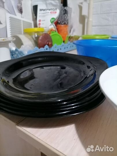 Набор тарелок, стаканов и бокалов