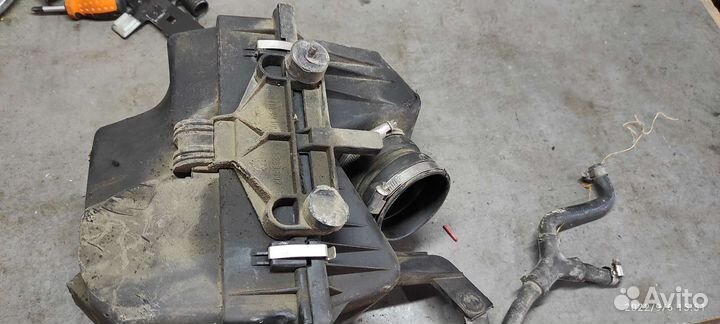 Корпус воздушного фильтра BMW 7 e32 750i двс