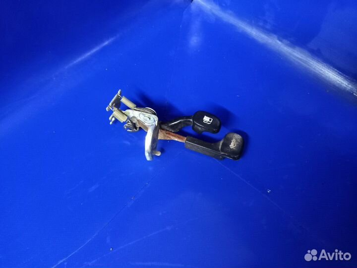 Ручка открывания багажника лючка Hyundai accent 2