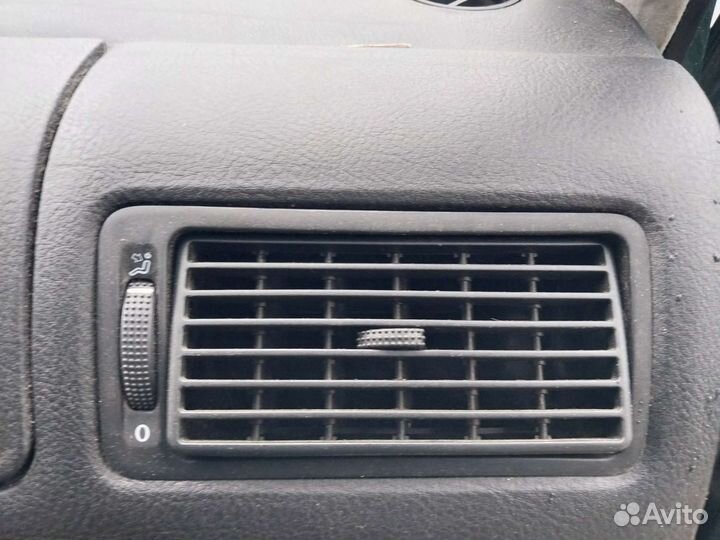 Дефлектор торпеды правый Volkswagen Golf 4