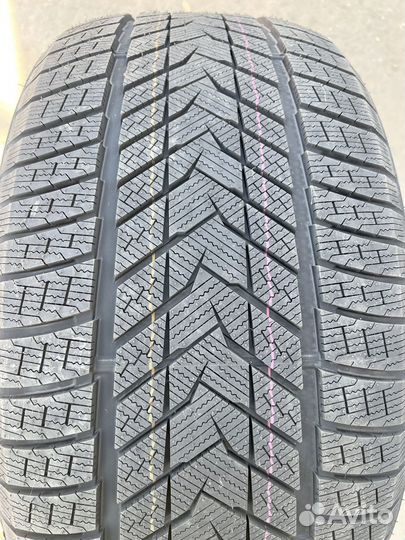 Sonix WinterXPro 999 275/40 R21 122U