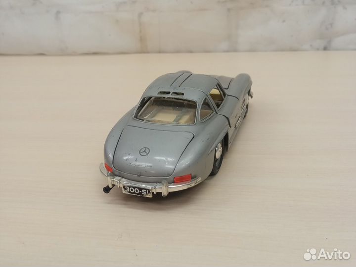 Модель автомобиля Мерседес Бенц 300 sl